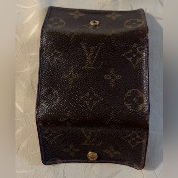 Louis Vuitton Monogram 6 Key Holder - Picture 3 of 16